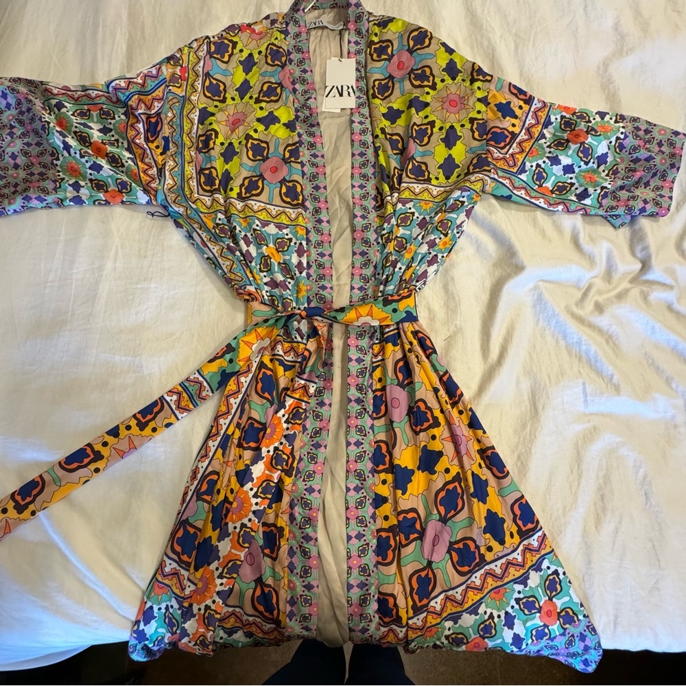 Zara Bright Print Silky Tie Waist Kimono Robe - Sz: XXL.